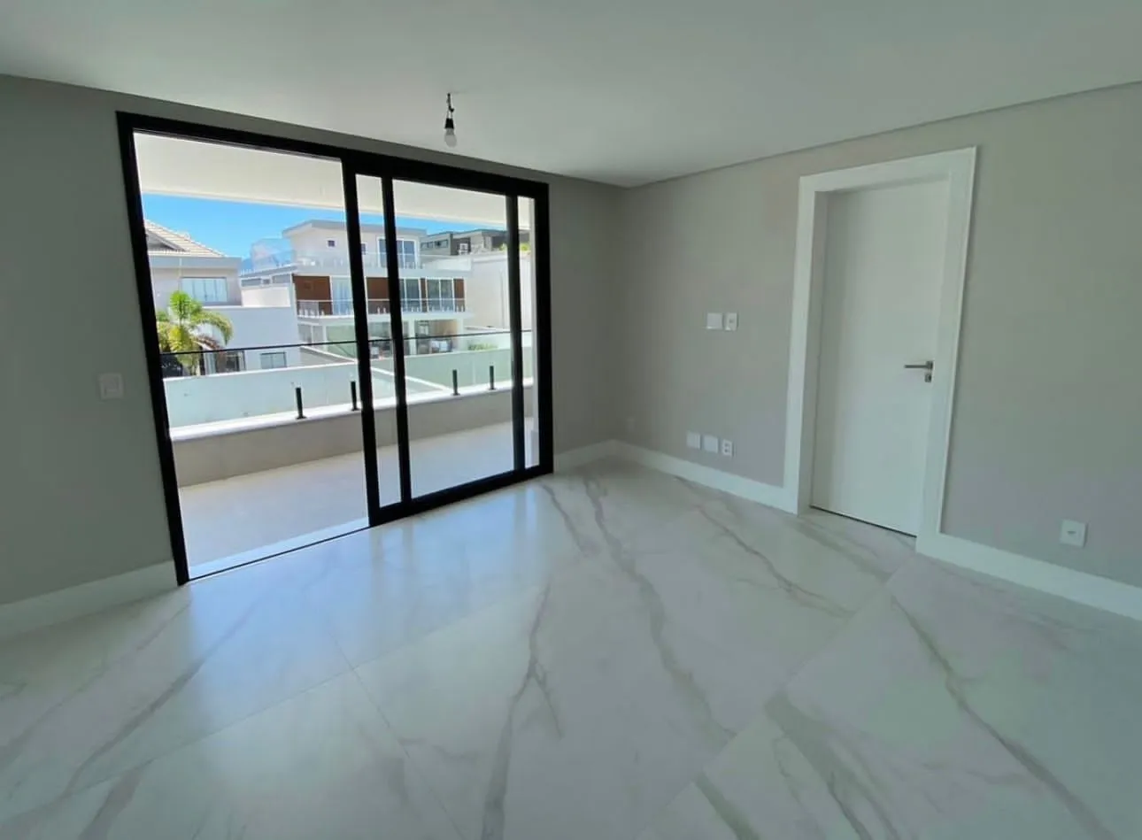 Banheiro social com design moderno na casa Alphaville Barra da Tijuca