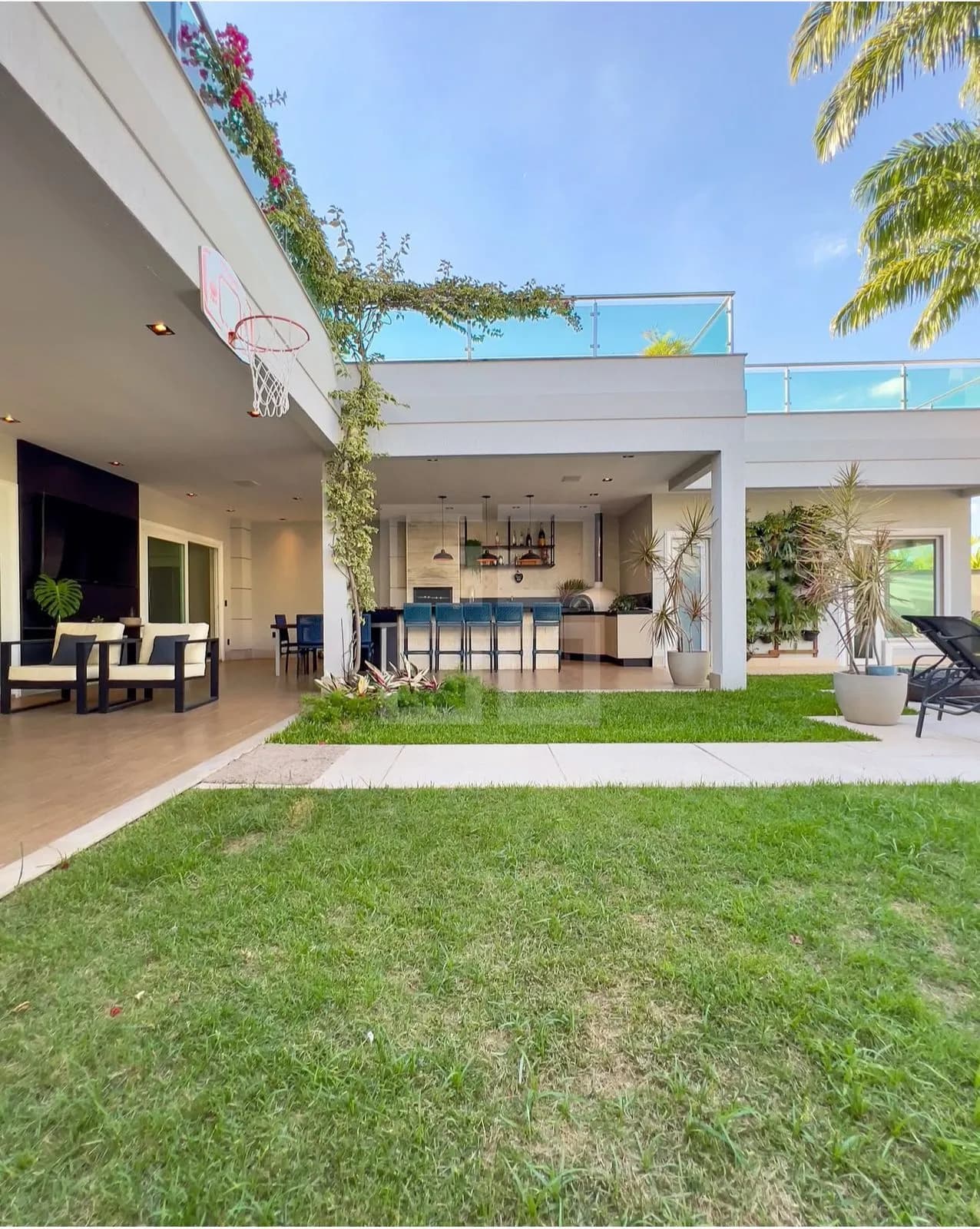 Escritório home office da Casa Triplex 780m² 100% mobiliada no Alphaville Barra da Tijuca