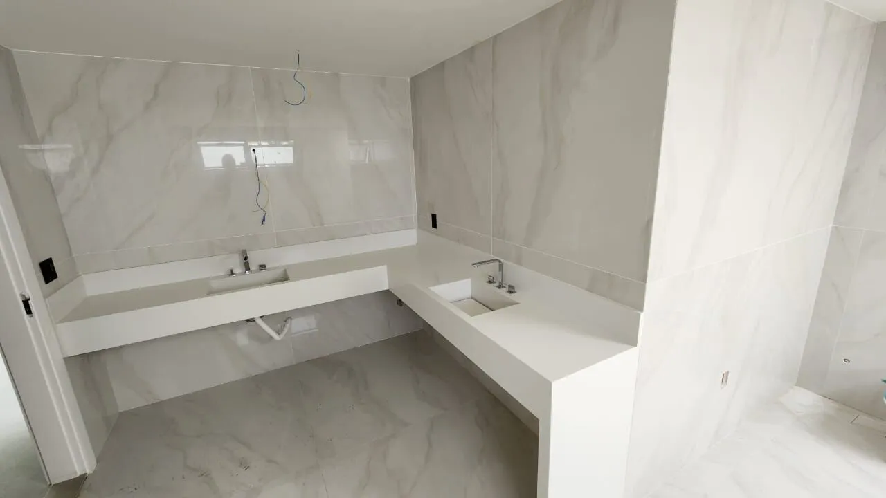 Lavabo social com design moderno na Mansão Duplex Alphaville 800m²