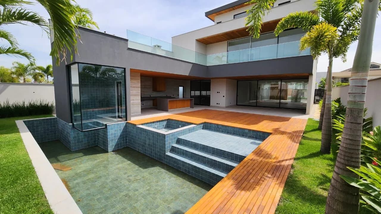 Suíte master ampla com closet e vista panorâmica na Mansão Duplex Alphaville 800m²