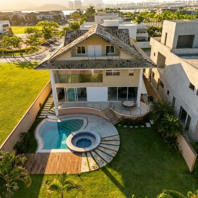 Planta Humanizada - Casa de Alto Padrão